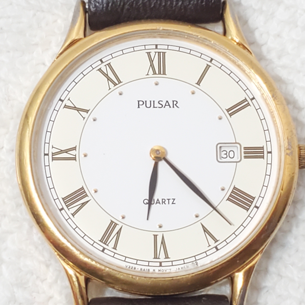 Vintage Pulsar by Seiko Men's Gold Tone Date Watch Roman Numerals Leather Strap